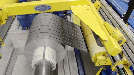 JIS G3321 / ASTM A792M G90 G550 G350 Rivestimento di zinco Striscia di fessura in acciaio galvanizzato / Gi bobina stretta pacchetto di esportazione idoneo al mare